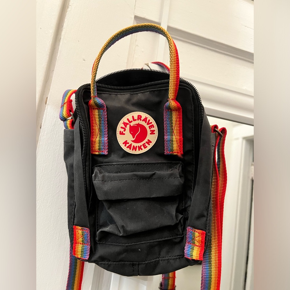 Fjallraven Kanken Rainbow Sling